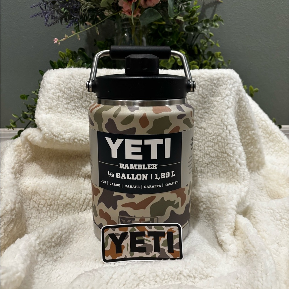Yeti camo half gallon